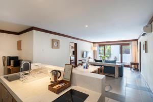 a kitchen and living room with a counter top at Rama Residence Petitenget in Seminyak