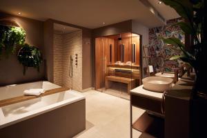 a large bathroom with a tub and a sink at Van der Valk Hotel Breukelen in Breukelen