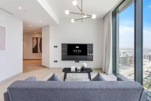 Posezení v ubytování STAY BY LATINEM Luxury 2BR Holiday Home W2703 near Burj Khalifa