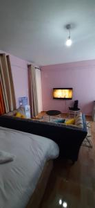 Postel nebo postele na pokoji v ubytování Sparkles Homes