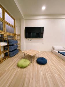 Televisyen dan/atau pusat hiburan di Lively little tree +24 gambar
