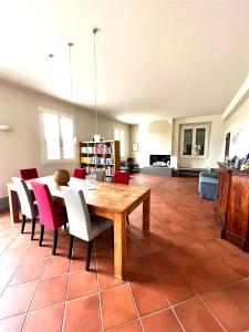 a dining room with a table and chairs at Country house 15km from Bologna in Budrio