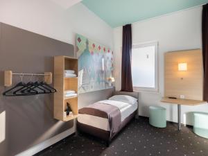 Postel nebo postele na pokoji v ubytování B&B Hotel Neuss