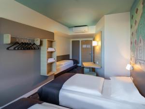 Postel nebo postele na pokoji v ubytování B&B Hotel Neuss