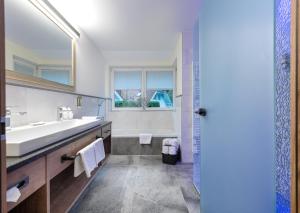 Baðherbergi á Hotel Alpina Wellness & Spa Resort