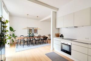 a kitchen and dining room with a table and chairs at Nordic style top location balcon in Copenhagen