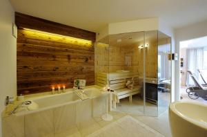 Koupelna v ubytování Luxuslodge - Zeit zum Leben + 44 fotografií
