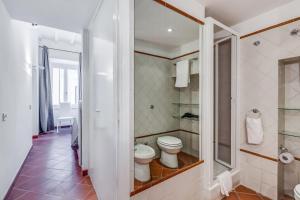A bathroom at Happy Lion Apartment Rome Még 18 kép