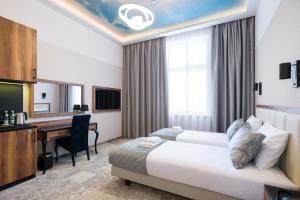 TV a/nebo společenská místnost v ubytování Sky Hotel Kraków