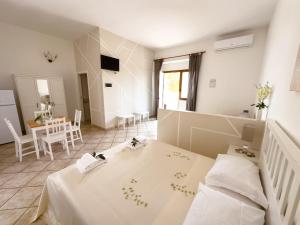Postel nebo postele na pokoji v ubytování B&B Il Leccio