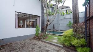 a house with a mirror on the side of it at The Lavana Bali Radiance Villa Canggu in Canggu