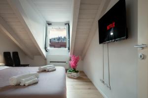 a room with a bed and a tv on the wall at Milano Duomo-Central Station wifi-Netflix-metrò in Milan
