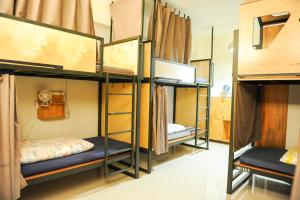 Taitung Ohana Sky Hostel tesisinde bir ranza yatağı veya ranza yatakları
