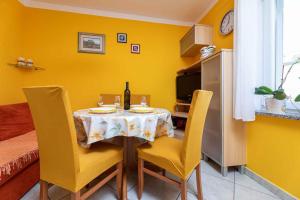 Fotografia z galérie ubytovania Apartment in Vrbnik/Insel Krk 35987 vo Vrbniku + 27 fotografií
