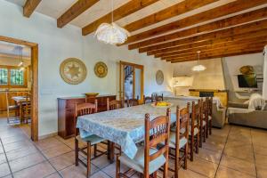 a kitchen and dining room with a table and chairs at Son Peris in Caʼs Concos