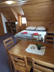 Postel nebo postele na pokoji v ubytování Chata Dáša + 37 fotografií
