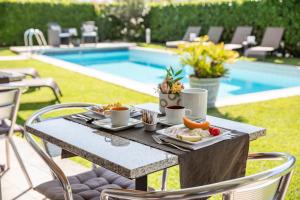 Piscina di Smart-HOTEL MINUSIO, a Swiss Quality Hotel o nelle vicinanze