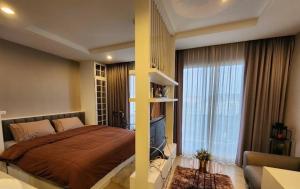 a bedroom with a bed and a large window at The patio บางแสน F5 R58 in Ban Bang Saen (1) +1 photo