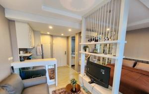 a living room with a couch and a tv at The patio บางแสน F5 R58 in Ban Bang Saen (1)