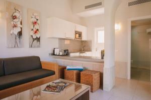A kitchen or kitchenette at Maspalomas Resort by Dunas