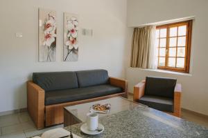 A seating area at Maspalomas Resort by Dunas