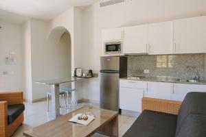 A kitchen or kitchenette at Maspalomas Resort by Dunas