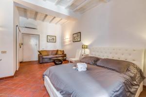 A seating area at Happy Lion Apartment Rome