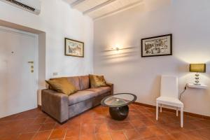 A seating area at Happy Lion Apartment Rome
