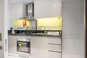 Kuchyň nebo kuchyňský kout v ubytování Luxurious 1BR Retreat in Maison Prive, Dubai