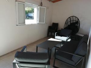 Posezení v ubytování La Colina Sierra Norte de Sevilla