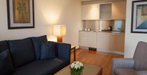 Eko Hotel Suites的厨房或小厨房