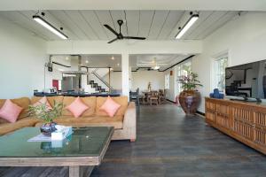 TV a/nebo společenská místnost v ubytování Patong Blue House Panorama View