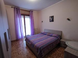 a small bedroom with a bed and a sink at Principessa in Nizza Monferrato
