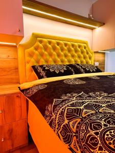 Postel nebo postele na pokoji v ubytování Zlatni apartman Borovi