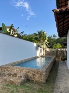 a swimming pool in the backyard of a house at Casa Arte Cabore in Paraty