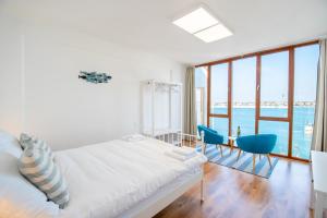 Posteľ alebo postele v izbe v ubytovaní Umag center seafront seaview old town apartment 1