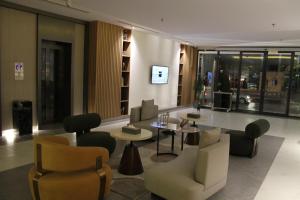a lobby with chairs and tables in a building at Al Muhaidb Residence Al JAWAZAT 2 - Economic in Riyadh