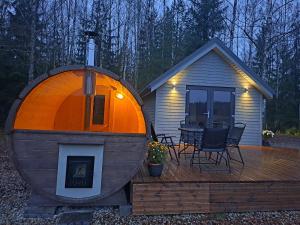 Casa en la cúpula con terraza con chimenea en Melamar en Smārde