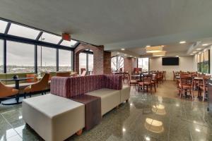 Posezení v ubytování Pear Tree Inn St. Louis - Arnold