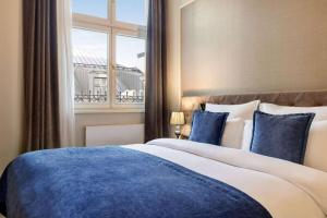 Posteľ alebo postele v izbe v ubytovaní Wyndham Grand Krakow Old Town