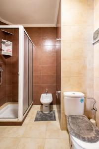 Et badeværelse på Appartement 2 chambres près de la corniche