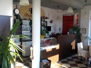 a room with a counter with a fish tank at Villa Osowianka in Gdańsk