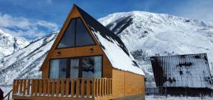 Ein allgemeiner Bergblick oder ein Berglick von des Chalets aus