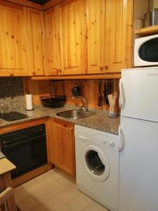 Kuchyňa alebo kuchynka v ubytovaní Acogedor estudio con terraza Besiberri 4