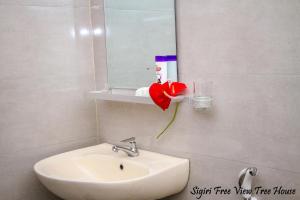 Bagno di Sigiriya Free View Tree House & Villa