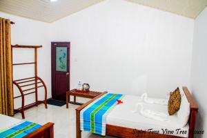 Letto o letti in una camera di Sigiriya Free View Tree House & Villa
