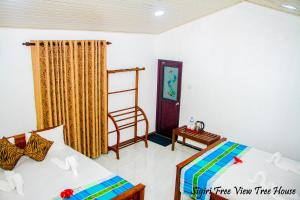Letto o letti in una camera di Sigiriya Free View Tree House & Villa