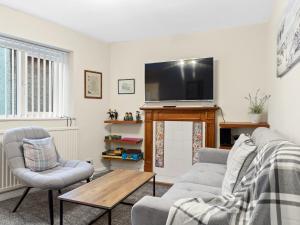 a living room with a couch and a tv at Contractor-Friendly 3-Bed Cottage in Prime Ulverston Location - Pass the Keys in Ulverston