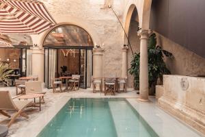 Bazén v ubytování Nobis Hotel Palma, a Member of Design Hotels nebo v jeho okolí