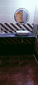 Desert island Camp & Resort Jaisalmer的一间浴室